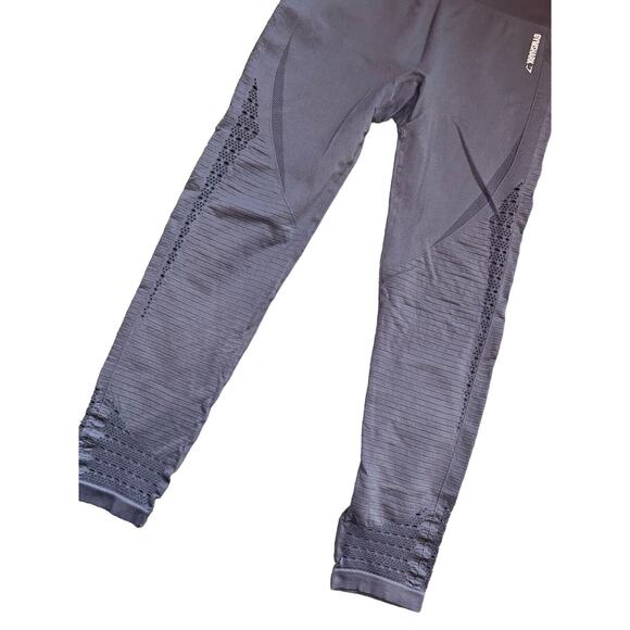 Gymshark‎ Energy Seamless Leggings M Perforated High Rise 7/8 Length Purple - Picture 3 of 6